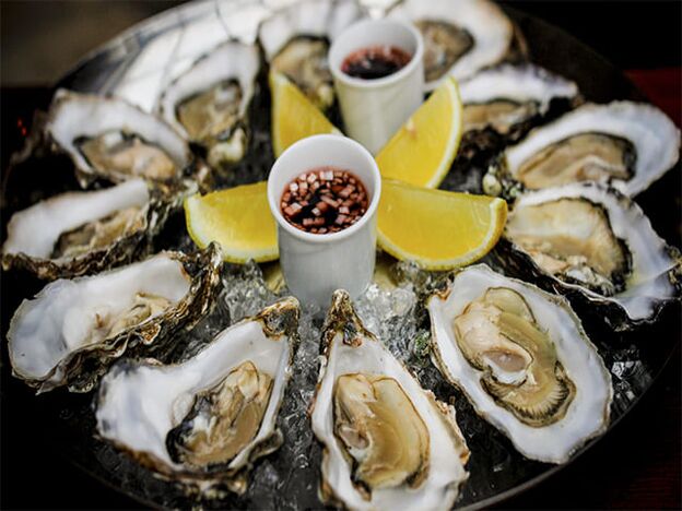 Las ostras son un marisco muy saludable para los hombres. 